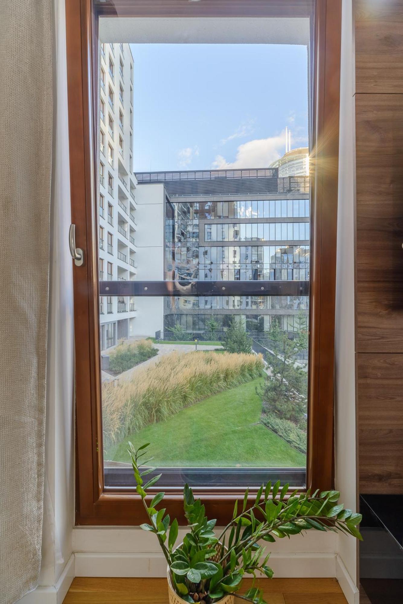 Lumina Apartment With Parking Near Muzeum Powstania วอร์ซอ ภายนอก รูปภาพ