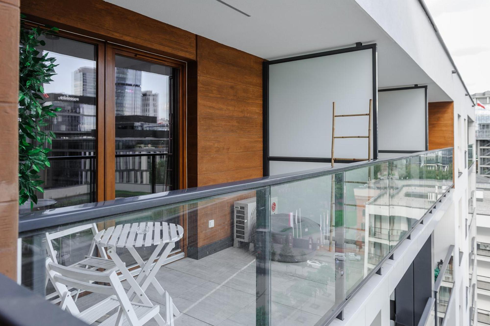 Lumina Apartment With Parking Near Muzeum Powstania วอร์ซอ ภายนอก รูปภาพ